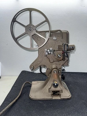 Projetor de filme Keystone modelo A-82 16mm com estojo. Funciona. Precisa de abajur e cinto - Imagem 1 de 4