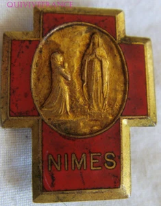 RG1118 -  INSIGNE BADGE PELERINAGE DIOCESE DE NIMES A ND DE LOURDES - Foto 1 di 2