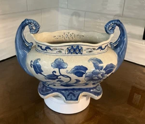 Vtg Jardiniere Planter Chinese Blue and White Footed Dragon Handles Floral - Picture 1 of 2