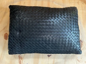 BOTTEGA VENETA Intrecciato dekoratives Überwurfkissen 14,5""x11"" schwarzes Leder Zuhause - Bild 1 von 6