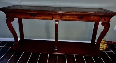 Escritorio Tommy Bahama Foto 1 de 2