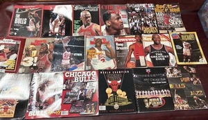 Lot Michael Jordan Chicago Bulls Program Yearbook Sports Illustrated 80’s - 90’s - Bild 1 von 24