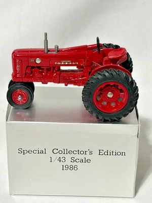 ERTL Farmall 300, 1986 Special Collector's Edition, Red, 1/43, NIB - Image 1 of 2