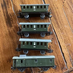 Lot of 4 green Marklin tin passengers wagons  - Picture 1 of 10