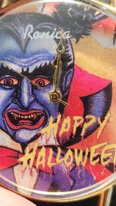 Reloj Halloween Vintage Rónica Drácula Vampiro Piezas Suizas Cuarzo - Imagen 1 de 5