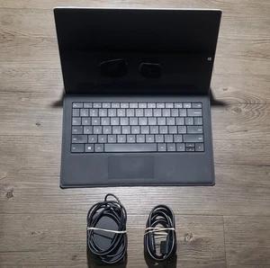 Microsoft Surface Pro 3 1631 i5-4300U 1.9GHz 8GB RAM 256GB SSD WIN10H + Keyboard - Picture 1 of 12