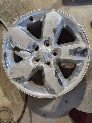 Dodge RAM 1500 2013-2024 llanta de carretera 20x8 cubierta cromada Opt WHK Foto 1 de 4