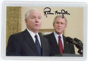 Foto firmata Robert Gates - Il presidente George W Bush annuncia il segretario alla Difesa - Foto 1 di 2