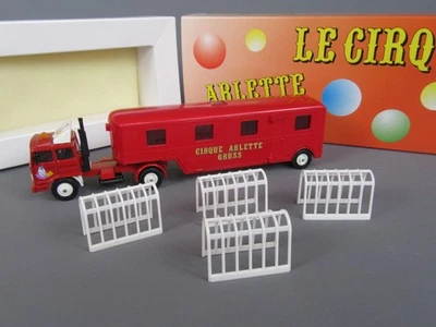 D240 Verem Rif 829 Renault Rimorchio Bistro Circo Arlette Gruss 1/50 Scatola - Immagine 1 di 4