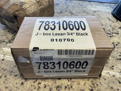 78310600 Caja de conexiones Pentair 3 capacidades 3/4" base de latón con cubierta de policarbonato  Foto 1 de 2