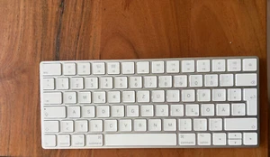 Apple Magic QWERTZ Tastatur - Silber/Weiß - Bild 1 von 2