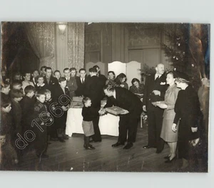 PRIME MINISTER NORWAY Hosts Xmas Party for YOUTH VOLUNTEERS 1942 PRESS PHOTO - Picture 1 of 2