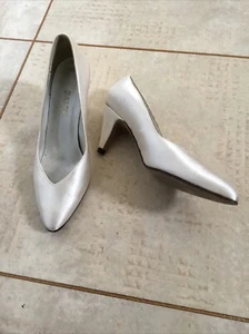 Bally Of Switzerland Vintage White/Ivory Satin Ladies Wedding Court Shoes UK 4.5 - Picture 1 of 15
