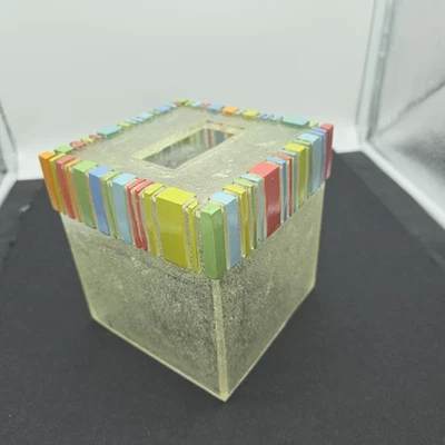 Cubierta de caja de pañuelos de acrílico Lucite transparente vintage ~ azulejo multicolor en la parte superior Foto 1 de 4