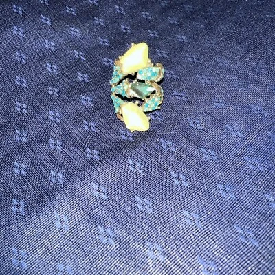 Anillo Avon Mark Wild Blue - Piedras Givré de vidrio azul y verde multicolor 2013 Foto 1 de 4