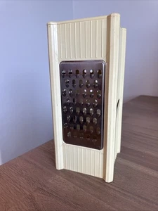 Vintage Käse Gemüse Kartoffel Kunststoff Box Reibe Hobel gelb **lesen Sie unten** - Bild 1 von 14