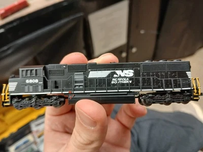 Атлас масштаба N NS (Norfolk Southern) Triclops Sd60m #6808 с DCC работает хорошо хорошее состояние - Изображение 1 из 4