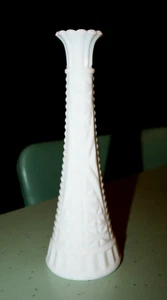 Anchor Hocking White Milk Glass Stars & Bars Tapered 9" Bud Vase #1071 - Picture 1 of 4