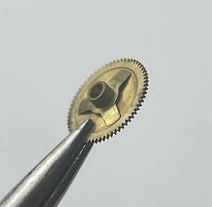 CYMA R.806 Movement Original Replacement Part Pinion Barrel 240 - Picture 1 of 3