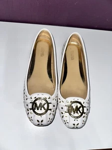 MICHAEL KORS WHITE AND GOLD SHOES 7.5 - Picture 1 of 13
