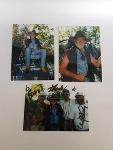 RARO Willie Nelson 1995 Fotografías Lote de 3 - Una tiene reimpresión/copia de autógrafo - Imagen 1 de 2