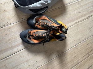La Sportiva Rock Climbing Bouldering Shoes 41.5 - Picture 1 of 8