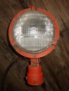 VECCHIO ANTICO VINTAGE? FARO TESTA TRATTORE ARANCIONE 8,5" POSSIBILMENTE MASSEY FERGUSON? - Foto 1 di 9