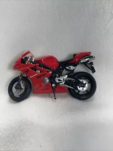 Triumph Daytona 675 Maisto 1:18 Diecast with Plastic Parts Motorcycle Replica - Picture 1 of 9
