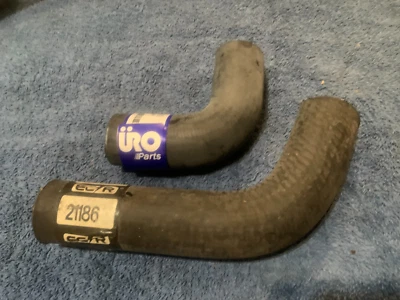 Пара нижних изогнутых шлангов радиатора GRH393 и 21186 TRIUMPH TR6 1969 - 1976 - Изображение 1 из 2