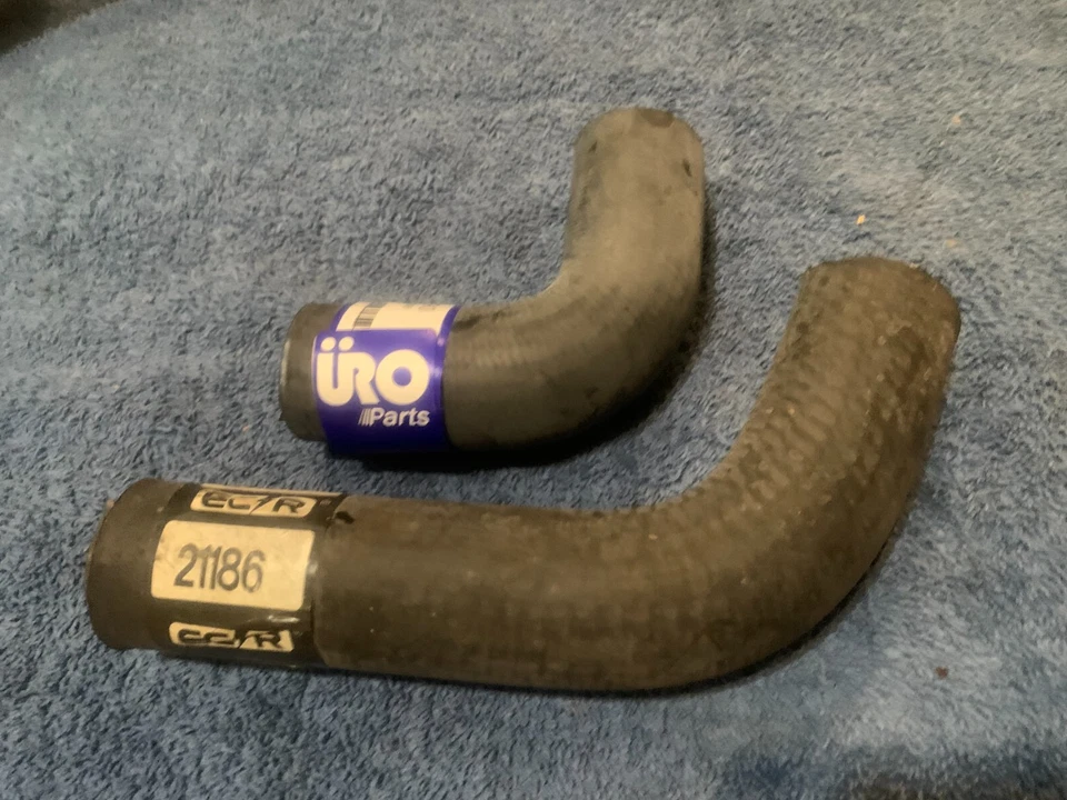 Par de mangueras de radiador curvas inferiores GRH393 y 21186 Triumph Tr6 1969 - 1976 Foto 1 de 2