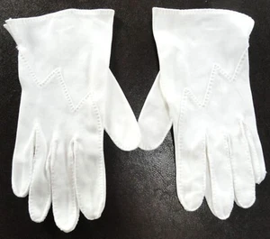 Vtg. Short with ZIG ZAG Designed White Dress Gloves Size 7 - Picture 1 of 12