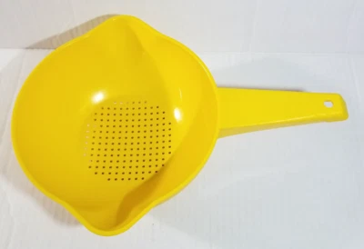 Tupperware Strainer Dual Spout Yellow # 1200 Handle Easy to Use - Image 1 of 4