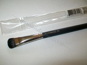 NIP MAC Split Fibre All Over Eye Eyeshadow BRUSH 235 - Picture 1 of 3