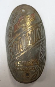 VINTAGE PREWAR TRUE VALUE HARDWARE ROADWAY MESSING FAHRRAD HEADBADGE - Bild 1 von 4