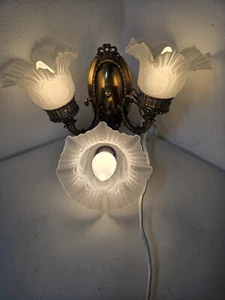 Aplique de pared victoriano de latón de 3 luces funcionando sin cortinas / salvamento - Imagen 1 de 18