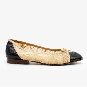 Chanel Beige Lace Ballet Flat Black Patent Leather Interlocking CC Toe Size 39.5 - Picture 1 of 11