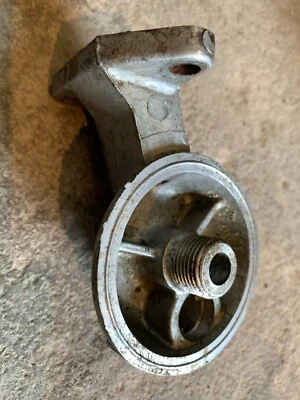 Suporte de filtro de óleo VW Volkswagen Vanagon Bus 914 1972 1973 1974 1979 1980 - 1983 - Imagem 1 de 2