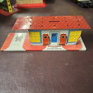 Vintage Lithio Tin Welcome Bank Service Station And Grease Bay - Train Layout - Picture 1 of 6