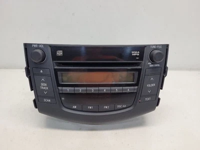 Receptor de radio Toyota Rav4 2006-08 AM-FM-CD / 11811 en la cara / N.º de parte: 8612041260 Foto 1 de 4