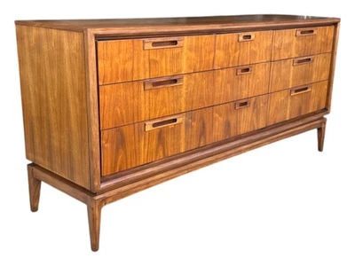 Современный ореховый комод середины 1960-х — 9 ящиков восстановлены - Изображение 1 из 4
