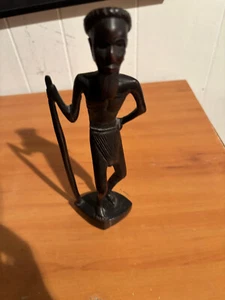 Afrikanische Holzstatue 9 ZOLL GROSSER MANN MIT SPAZIERSTOCK DARM HOLZ HANDGEFERTIGT - Bild 1 von 4