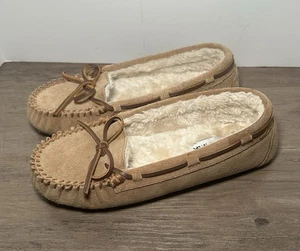 Minnetonka Schuhe Mokassins Hausschuhe 40241 hellbraun Wildleder Kunstfell gefüttert Slipper Gr. 8 - Bild 1 von 9