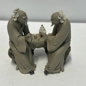 Saggi cinesi vintage fango bevendo tè seduto fatto a mano unico immacolato 3" - Foto 1 di 7