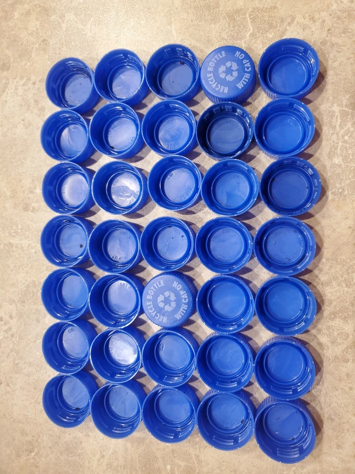 Lote de 35 tampas de tampas de garrafa de plástico PEPSI azul -Artes e artesanato - Imagem 1 de 1