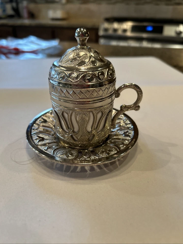 Набор турецких кофейных чашек - фарфоровая чашка внутри серебристый металлический держатель с крышкой  - Изображение 1 из 4