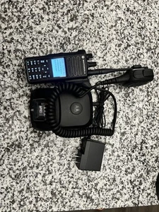 Motorola XPR 7550e 403-512 4W FKP GNSS UHF Cap+ DMR Bluetooth WiFi GOB - Zdjęcie 1 z 5