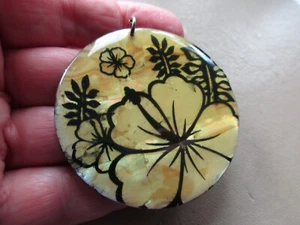 VINTAGE RETRO LARGE SILVER TONE PLASTIC LUCITE BLACK ENAMEL FLOWER MOTIF PENDANT - Picture 1 of 2