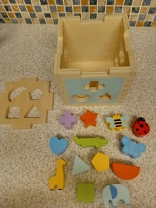 CLASIFICADOR FORMA CUBO MADERA PINO MULTICOLOR 13 FORMAS ANIMALES COMPLETOS COLORES - Imagen 1 de 7