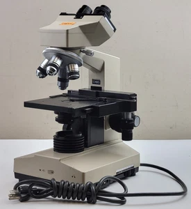 Microscopio binocular Olympus CH CHBS con lentes objetivo - *SIN ALIMENTACIÓN* - Imagen 1 de 11