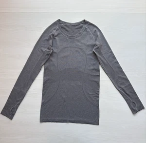 Top de gimnasio de manga larga gris ligero Lululemon para mujer 6 agujeros Swiftly Tech - Imagen 1 de 6
